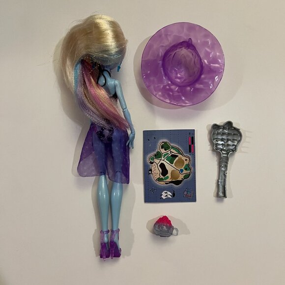 Abbey Bominable Skull Shores G1 Monster High 2011 Doll - Picture 5 of 7